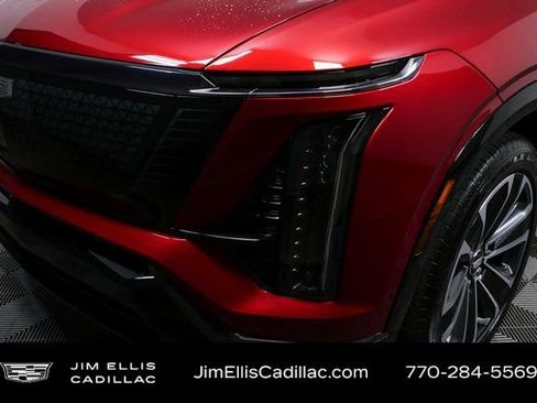 Certified 2026 Cadillac Vistiq Sport image 36