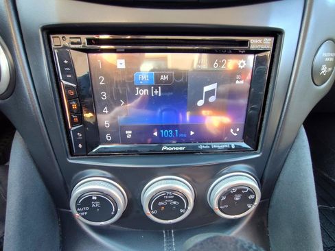 Used 2015 Nissan 370Z Roadster RWD image 24
