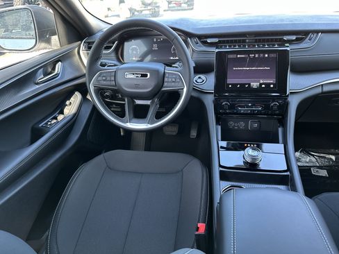 New 2025 Jeep Grand Cherokee L Laredo image 25