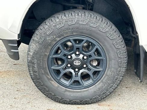Used 2022 Toyota Tacoma SR5 w/ Technology Package AWD/4WD image 12