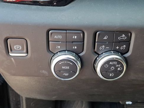 Used 2024 GMC Sierra 1500 Denali w/ Technology Package AWD/4WD image 17