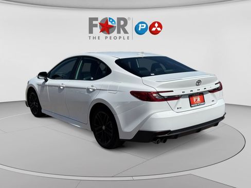 Used 2025 Toyota Camry SE FWD image 3