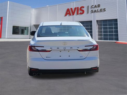 Used 2025 Toyota Camry SE image 5