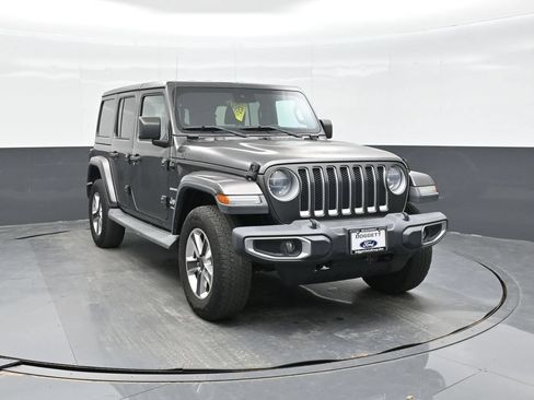 Used 2019 Jeep Wrangler Unlimited Sahara AWD/4WD image 6