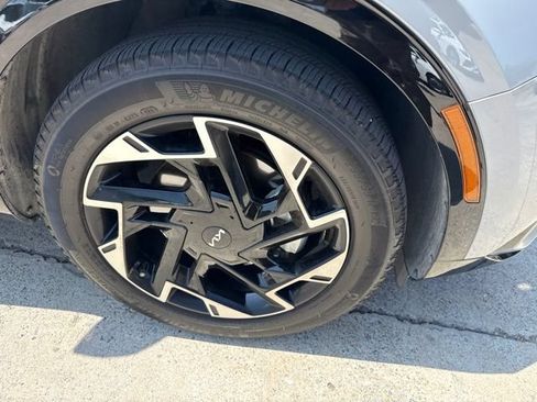 Certified 2025 Kia Sportage SX FWD image 3