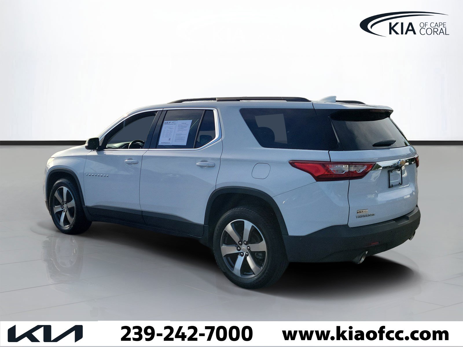 Used 2021 Chevrolet Traverse LT w/ LT Premium Package FWD image 4