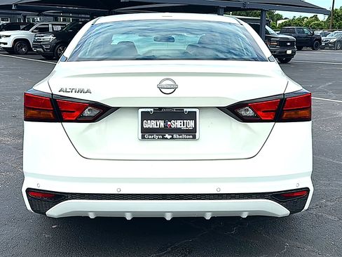 Used 2025 Nissan Altima 2.5 SV FWD image 7