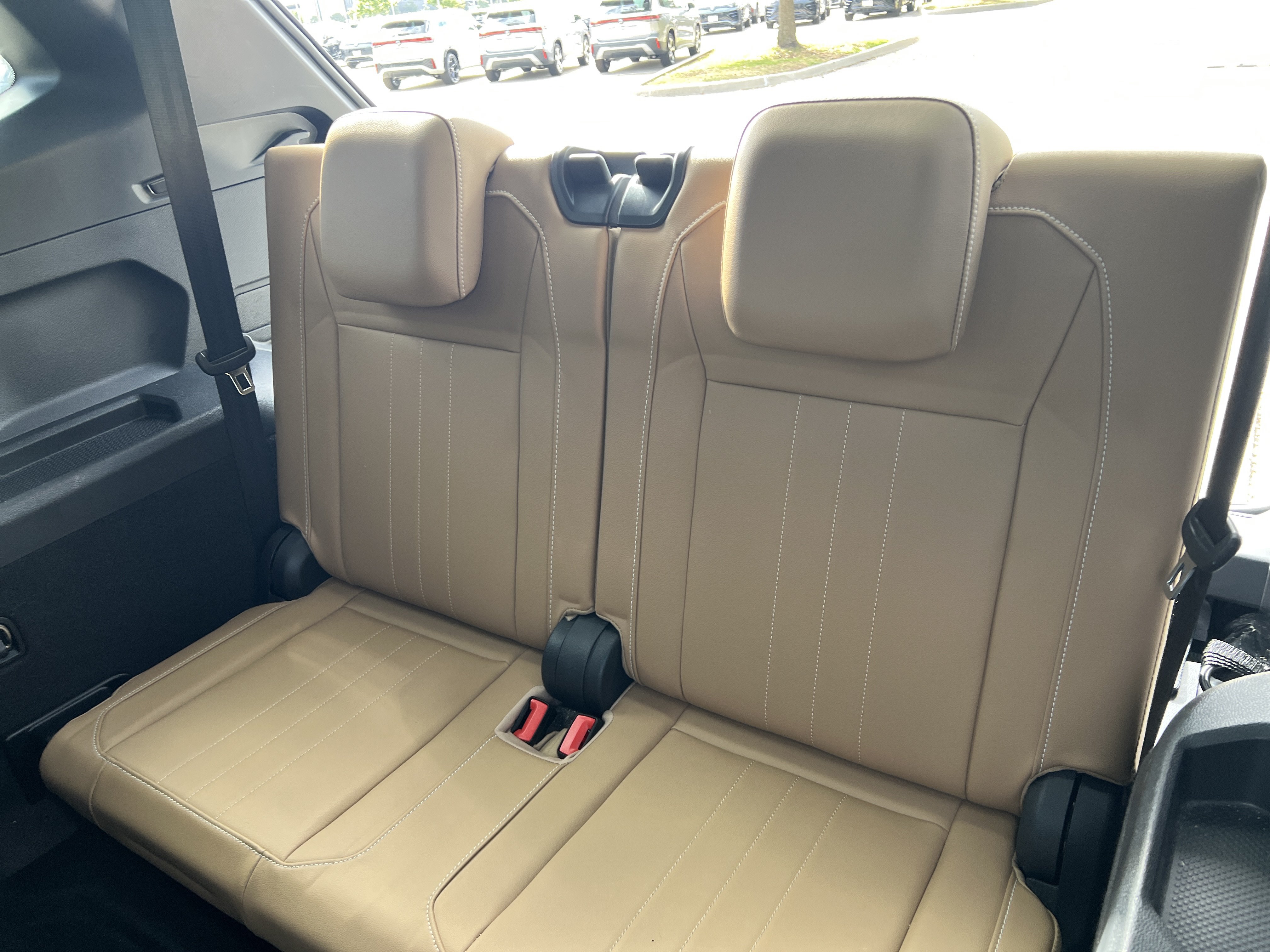 Used 2023 Volkswagen Tiguan SE w/ Panoramic Sunroof Package FWD image 28