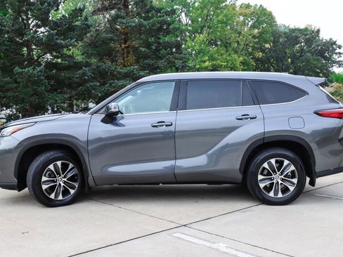 Used 2020 Toyota Highlander XLE image 4