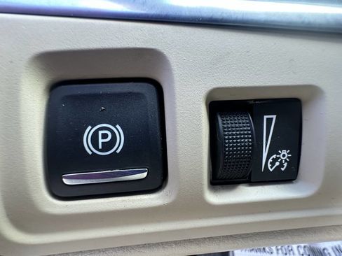 Used 2018 Cadillac XT5 AWD image 12