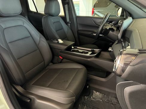 Used 2025 Chevrolet Equinox LT w/ Convenience Package II AWD/4WD image 17