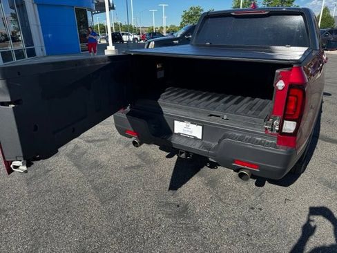 Used 2023 Honda Ridgeline Sport image 14