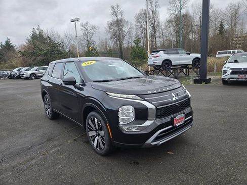 New 2026 Mitsubishi Outlander SE image 3