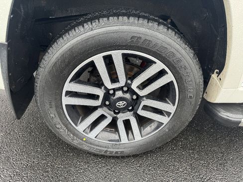 Used 2022 Toyota 4Runner Limited image 29