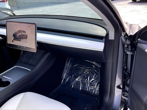 Used 2025 Tesla Model Y Performance image 17