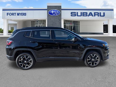 Used 2022 Jeep Compass Latitude AWD/4WD image 3