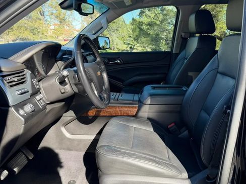 Used 2019 Chevrolet Suburban Premier RWD image 10