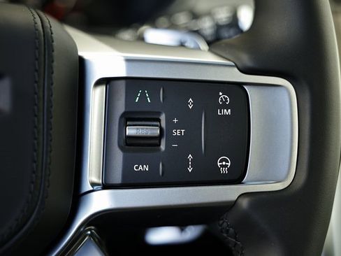 New 2025 Land Rover Discovery Metropolitan Edition image 42