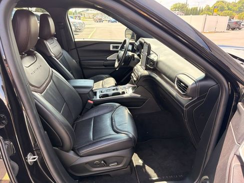 Used 2020 Ford Explorer Platinum w/ Premium Technology Package AWD/4WD image 14