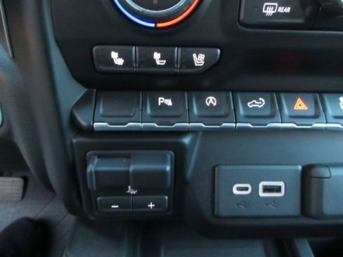 Used 2019 Chevrolet Silverado 1500 LTZ image 33