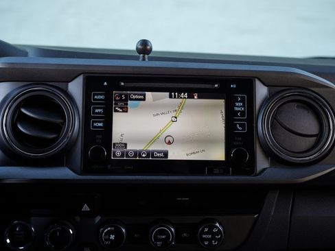 Used 2019 Toyota Tacoma TRD Off-Road w/ Technology Package image 28