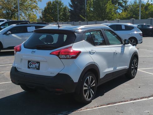 Used 2020 Nissan Kicks SV image 3