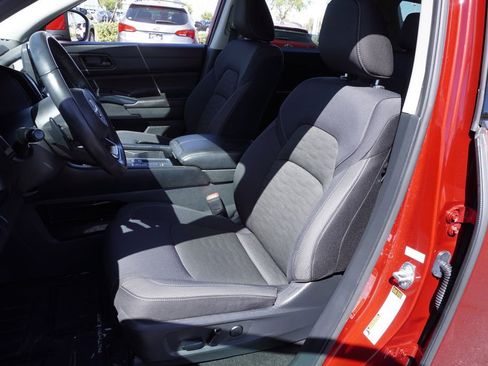 Certified 2025 Nissan Pathfinder SV FWD image 14
