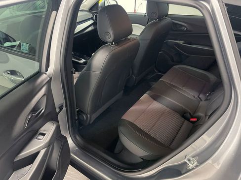 Used 2025 Chevrolet Trax LT w/ LT Convenience Package image 22