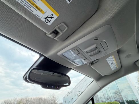 Used 2019 Buick Encore Essence w/ Experience Buick Package image 28