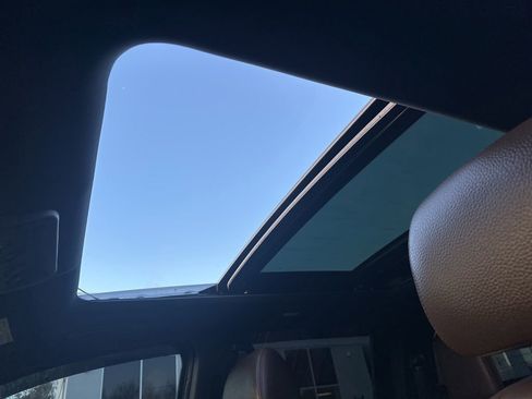 Used 2023 Nissan Titan Platinum Reserve w/ Moonroof Package image 25