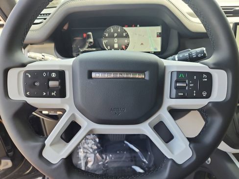 Used 2025 Land Rover Defender 130 S image 16