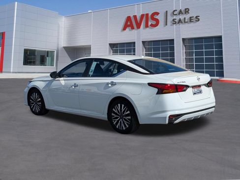Used 2025 Nissan Altima 2.5 SV FWD image 9