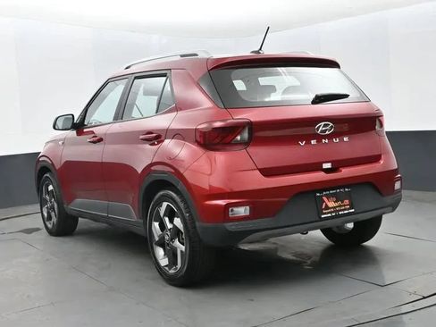 Used 2025 Hyundai Venue Limited FWD image 9