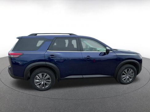 Used 2025 Nissan Pathfinder SV image 16