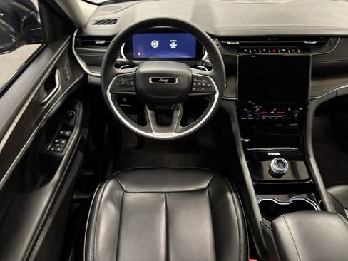 Used 2023 Jeep Grand Cherokee Limited RWD image 12