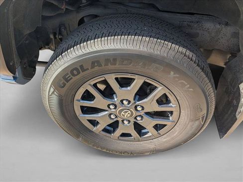 Used 2025 Toyota 4Runner SR5 AWD/4WD image 20