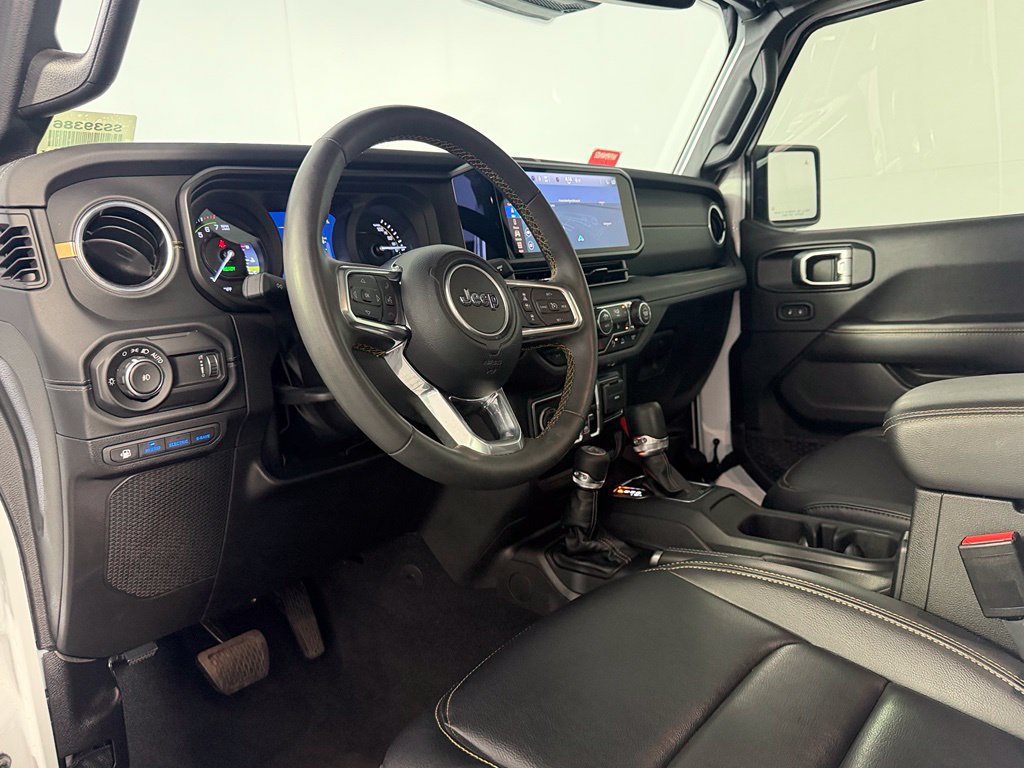 Used 2024 Jeep Wrangler Unlimited Sahara w/ Technology Group AWD/4WD image 13