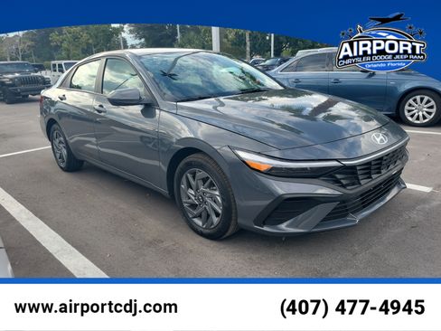 Used 2026 Hyundai Elantra Hybrid FWD image 1