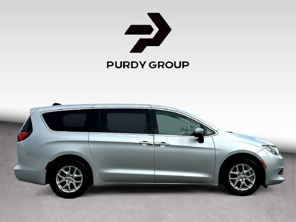 Used 2023 Chrysler Voyager LX FWD image 9