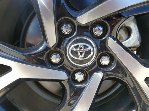 Used 2019 Toyota C-HR XLE FWD image 10