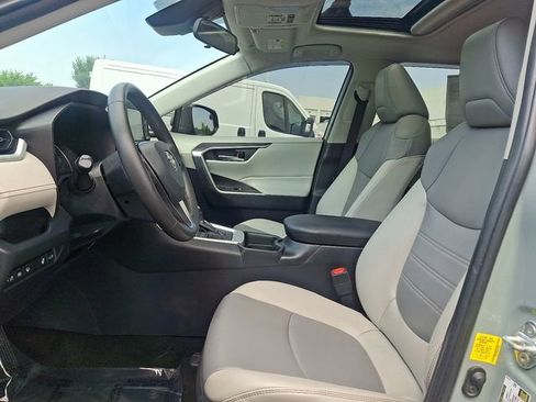 Used 2019 Toyota RAV4 XLE Premium w/ Cold Weather Package AWD/4WD image 13