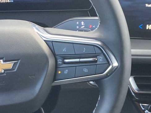 Used 2025 Chevrolet Traverse LT image 13