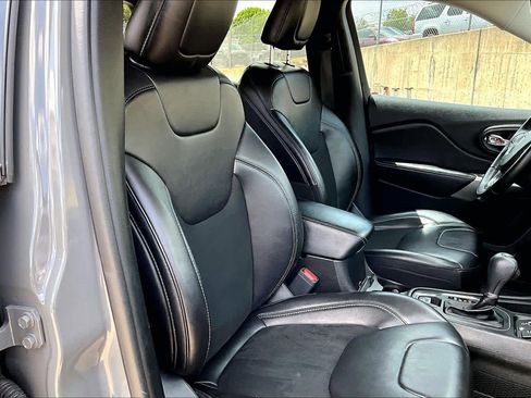 Used 2021 Jeep Cherokee Latitude Plus image 9