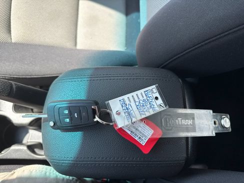 Used 2013 Chevrolet Cruze LS FWD image 9