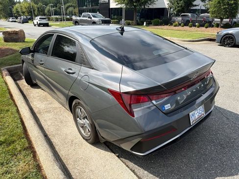 Used 2024 Hyundai Elantra SE FWD image 9
