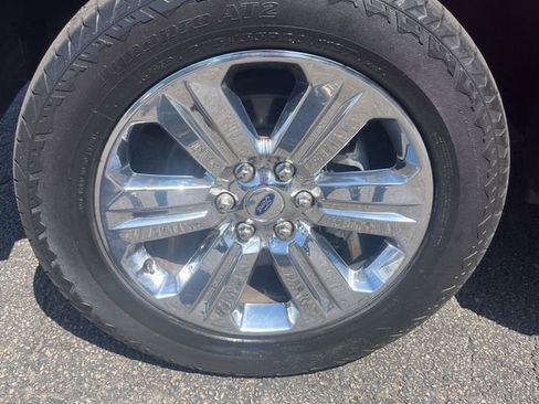 Used 2019 Ford F150 XLT w/ Equipment Group 302A Luxury AWD/4WD image 5