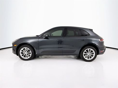 Used 2025 Porsche Macan image 2
