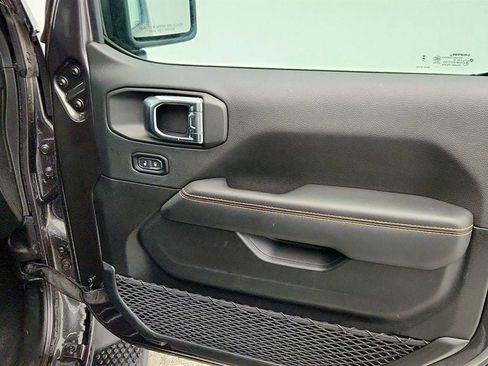 Used 2025 Jeep Wrangler Unlimited Sahara AWD/4WD image 26