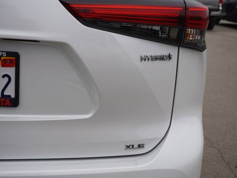 Used 2023 Toyota Highlander XLE image 11