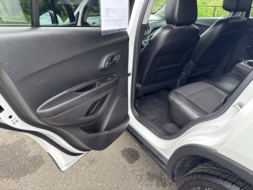 Used 2022 Chevrolet Trax LT w/ Driver Confidence Package AWD/4WD image 34